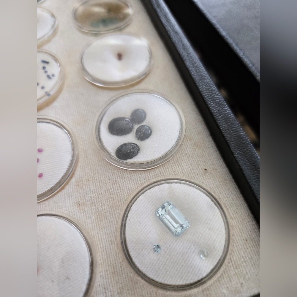 "Large Gemstone Collection With Case" - Picture 8 of 9